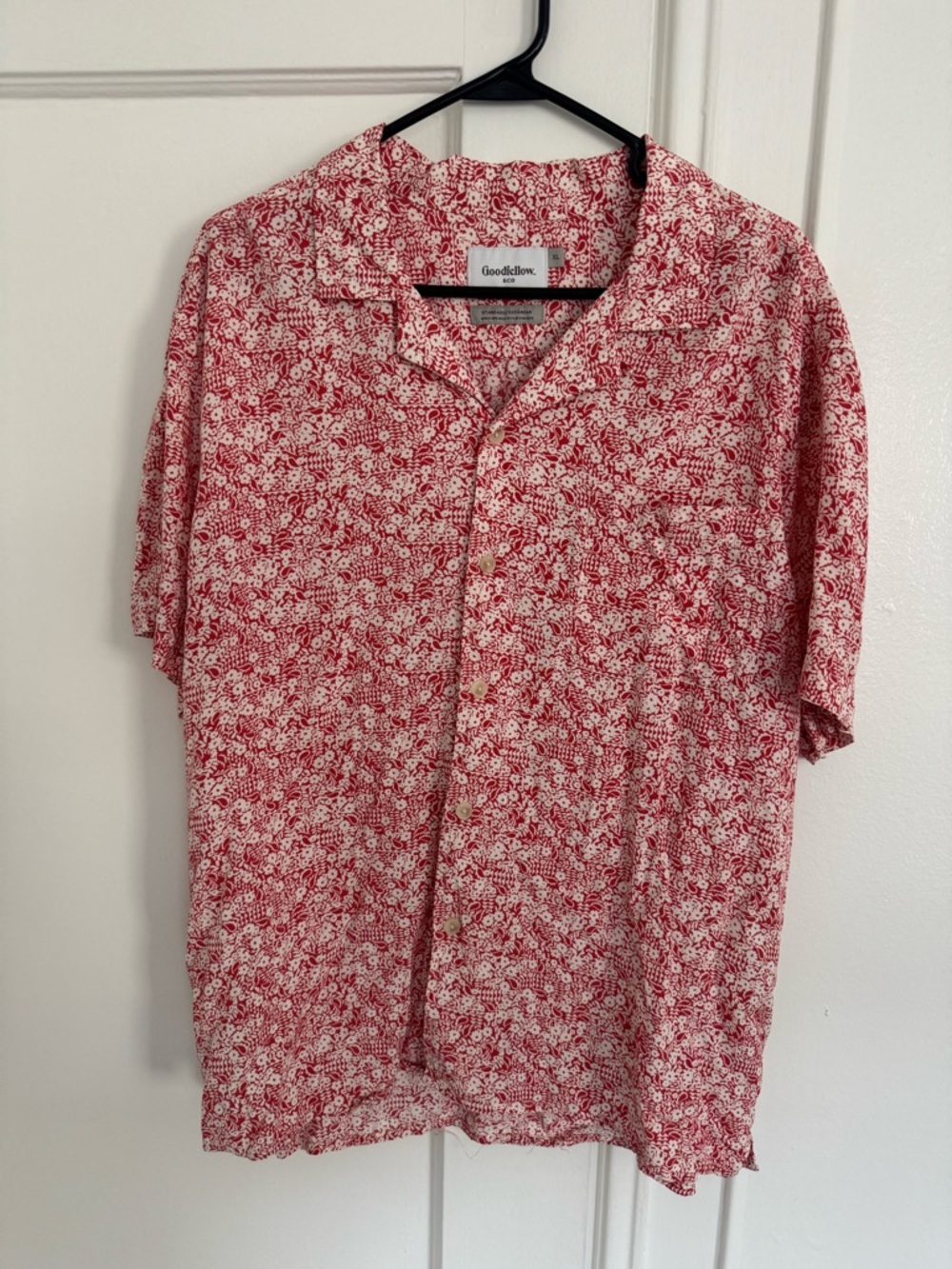 Goodfellow & Co Red and White Short-Sleeve Button-Down Shirt